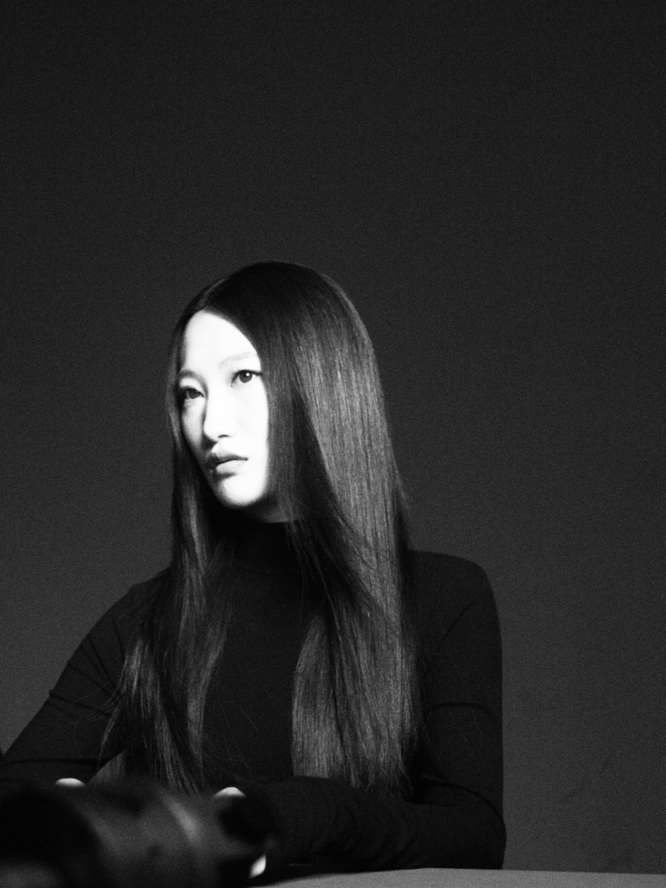 Black and white portrait of Shum4n